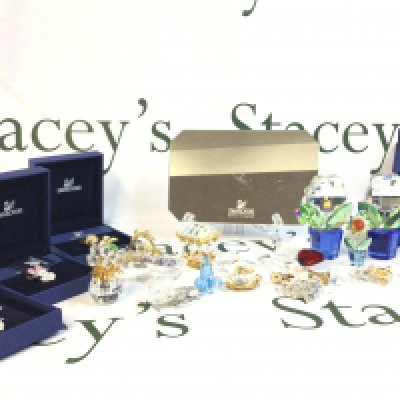 A collection of boxed Swarovski Crystal ornaments and figures including Disney brooches. This lot cannot be posted.No obvious large damage or restoration