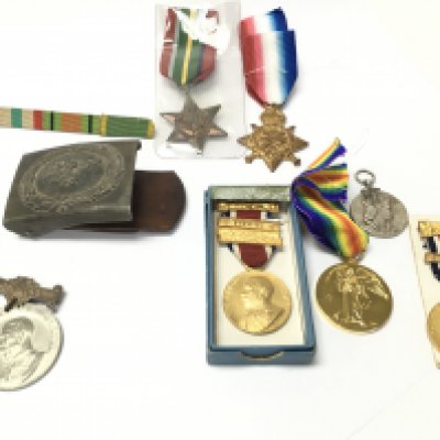 A collection of assorted medals and a Lugwaffe belt buckle. Postage B