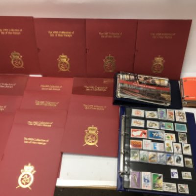 A collection of yearly isle of man stamp collection packs along with other presentation packs and loose world stamps. Postage B