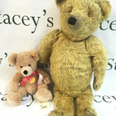 An original Steiff bear Teddybar Flynn 28 and another vintage bigger bear. Postage category c