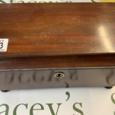 A Victorian mahogany tea caddy. (D) NO RESERVE