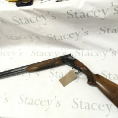 A 12 gauge over under shotgun by Franchi. Single trigger. 27 barrel length and 44 inches overall. Serial number 4102368 PLEASE NOTE THAT A SHOTGUN LICENSE IS REQUIRED TO PURCHASE THIS ITEM. COLLECTION AND VIEWING BY APPOINTMENT ONLY.