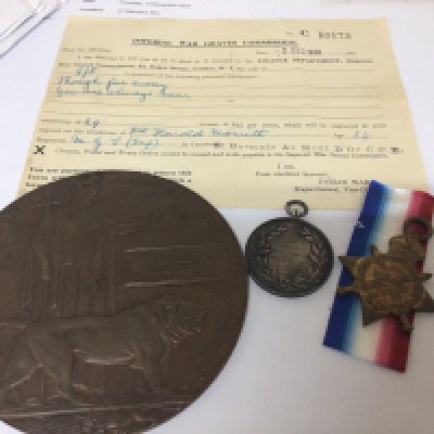 A I world war medal 1914 star awarded to 9925 PTE H Morritt 1 E York R killed in action with memorial plaque imperial war grave paperwork dated 2/12/1926. With other intresting retrospective paperwork and a Sports medal won 28/April 1917.