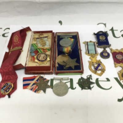 A collection of WW1 and WW2 medals plus some Buffalo examples. Shipping category B.
