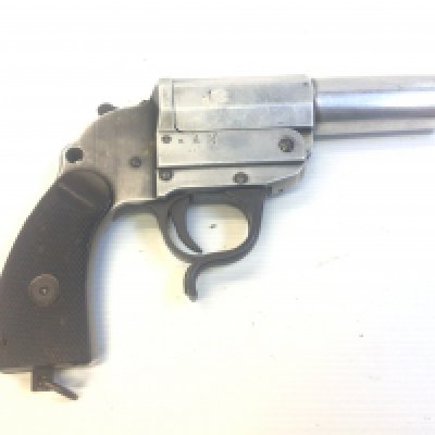 A Rare Deactivate German Third Reich Luftwaffe flair pistol. Light weight aluminium. With German Swastika. Provenance The German Aircraft crashed on a house at Teignmouth Rd Torquay The pilot killed 30/May/1943.
