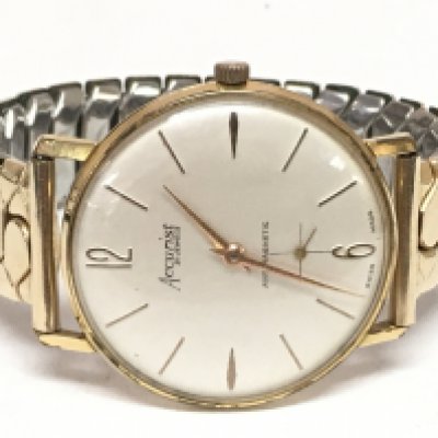 A vintage Accurist 21 jewel Manual wind watch. 32mm case. Working