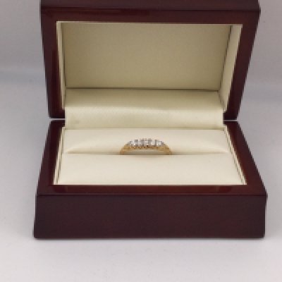 An 18ct gold diamond set five stone ring. Approx weight 2.3grams, approx size P.