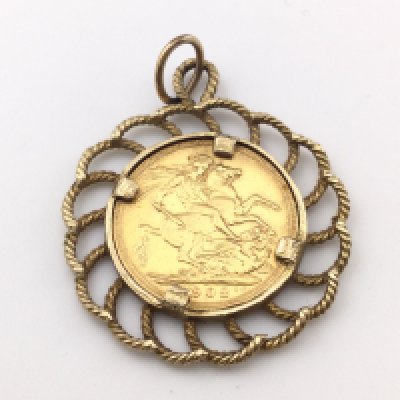 A 1902 full sovereign in mount. 13.2g total. Postage A