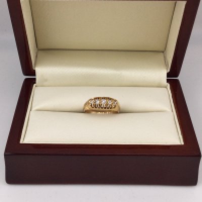An 18ct gold five stone diamond ring approx weight 2.6grams. Size H1/2.