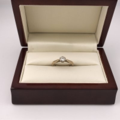 A 9ct go,d solitaire ring set with a 0.25ct diamond. Approx weight 2.4grams, approx size L.