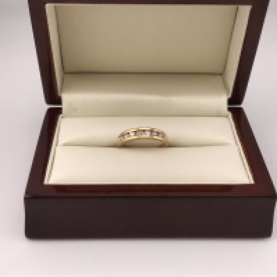 An 18ct diamond set half eternity ring approx diamond weight 0.50cts. Approx weight 2.9grams, approx size L1/2.