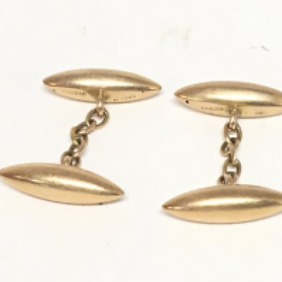 A pair Vintage of 15carat gold gents oval shaped cufflinks. With makers stamp and clear hallmarks weight 4.6g