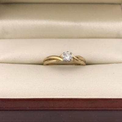 An 18ct gold diamond solitaire ring approx 0.20cts . Approx weight 3.7 grams, approx size N.