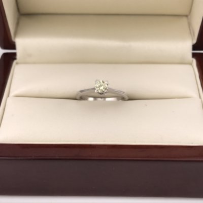 An 18ct white gold solitaire ring ,approx 0.25cts. Approx weight 2.4grams, size I.