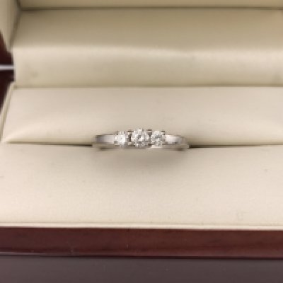 An 18ct white gold three stone diamond ring. Approx weight 3.8 grams, approx size L.