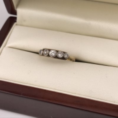 A yellow metal diamond set five stone ring. approx weight 2.6 grams, size L.