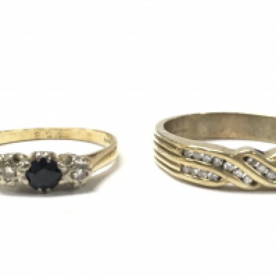 9 carat gold rings. Total weight 7g. R/Q & X. Postage category A.