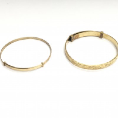 A 9ct gold childs bracelet 1.47g and a gold plated one.