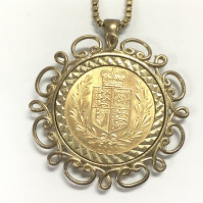 A 2002 full sovereign in 9ct mount and chain. 18.02g Postage B