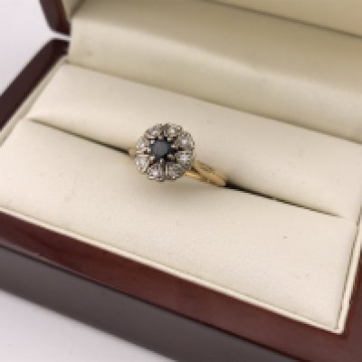 An 18ct diamond and sapphire heart cluster ring. Approx weight 3.75 grams, approx size L.