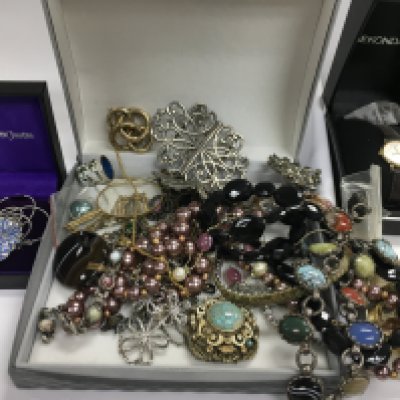 A collection of costume jewellery including a gold tone brooch and a silver nurse's buckle. NO RESERVE