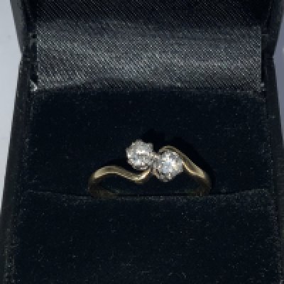 An 18ct gold and 2 diamond twist design ring, Size M. (A)