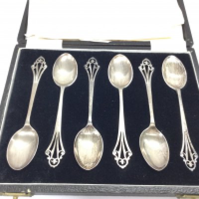 A cased set of silver hallmarked spoons. 51.23g Postage B