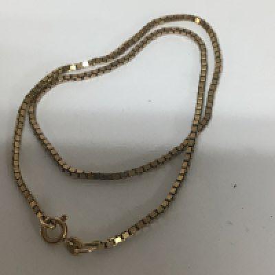 A 9 carat gold box link necklace weight 8g approximately.