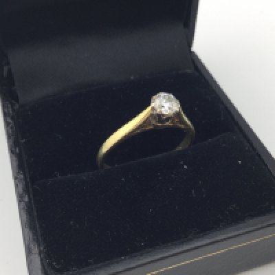 An 18ct gold diamond set solitaire ring. Approx weight 2.2 grams, approx size k1/2.