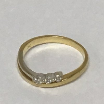 An 18carat gold ring set with three brilliant cut diamonds. Weight 4g