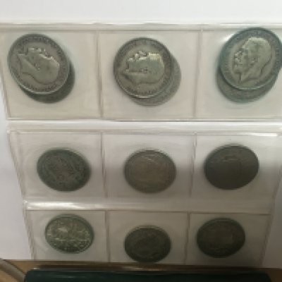 A Collection of Edwardian and later coinage together with world bank Notes .