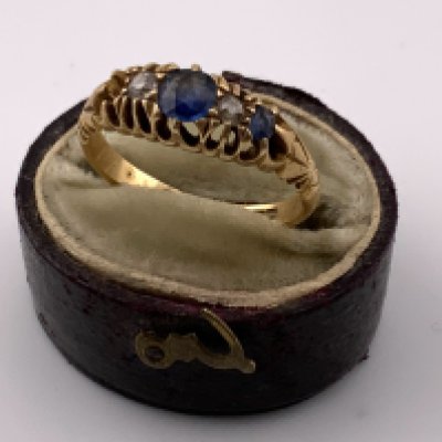 An 18ct gold sapphire and diamond set ring, Size M. (A)
