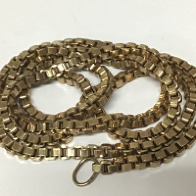 A 9carat gold box link necklace. Weight 57g