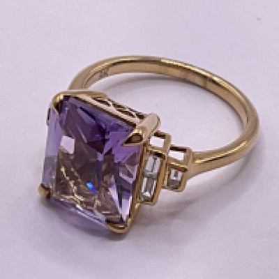 9ct yellow gold ring set with a large rectangular amethyst flanked by baguette cut diamonds. Amethyst 5.68ct. Diamonds 0.23ct. Ring size approx N. Postage category A.
