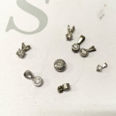 An assortment of unmarked white metal stone set pendants. Approx weight 3.9grams.