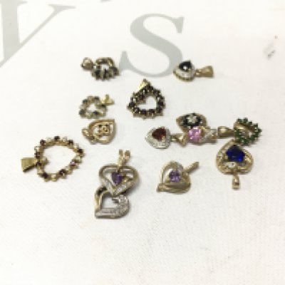 A mixed assortment of stone set 9ct gold heart pendants.