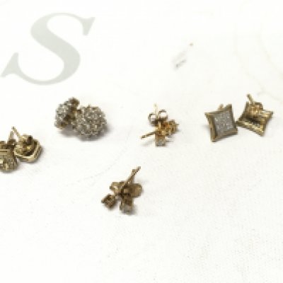 Five pairs of 9ct gold stone set studs. Approx weight 6.7 grams.