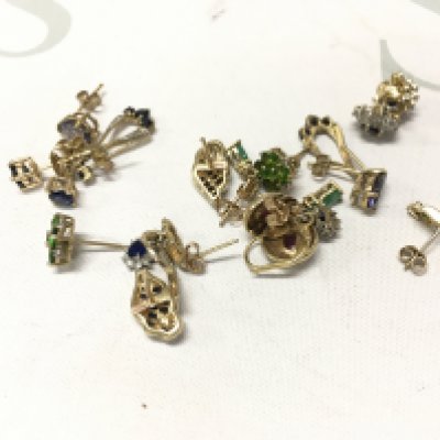 A mixed assortment of 9ct gold stone set studs. Approx weight 17.2grams.