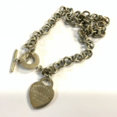 A Tiffany & Co style sterling silver necklace. (A)