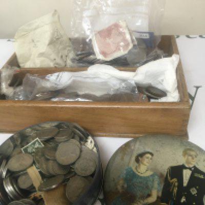 A collection of mixed used circulated coinage.