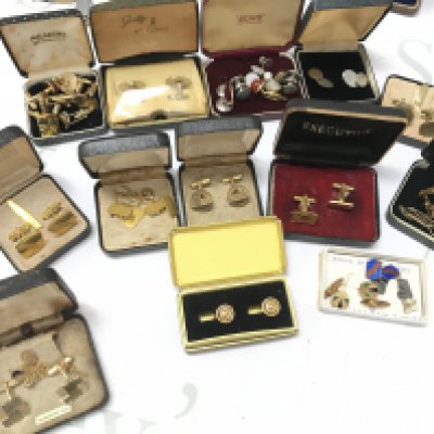 Boxed cufflinks , postage category B