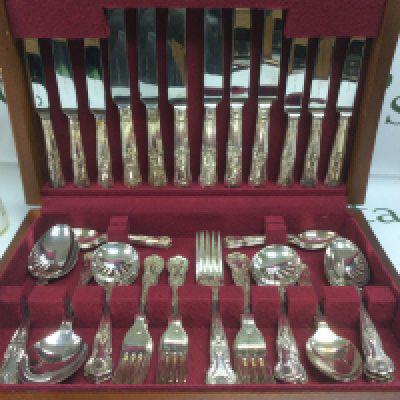 A canteen of cutlery plus a fish set (2). Shipping category D.