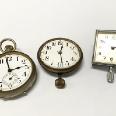 A selection of motorists travel clocks, eg Round dials c65mm dia. All seen working. Postage category A