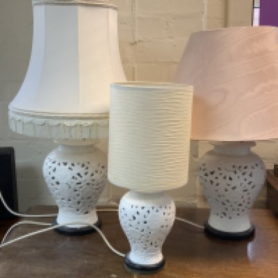 3 Modern graduated ceramic lamps. (D)