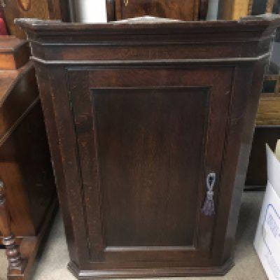 An oak side corner cabinet, dimensions 40x70x96cm. NO RESERVE