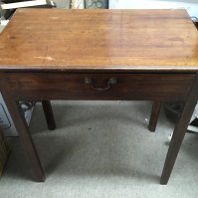 A George III mahogany side table with a single drawer, dimensions 40x68x70cm. NO RESERVE