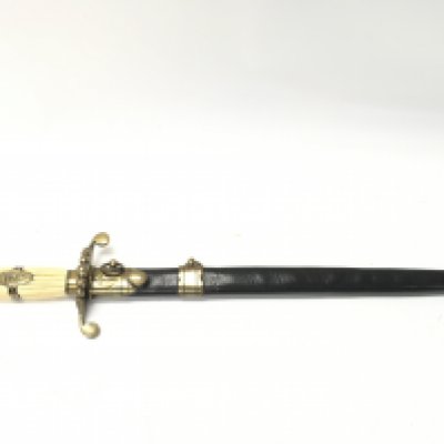 A retrospective naval dagger and sword marked Richard Teed of The Strand 100cm total length blade 85cm, dagger 50cm, blade 38cm. This not cannot be posted