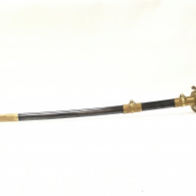 A reproduction American C.S.A confederate cavalry sabre with a brass hand guard, steel and brass scabbard. Blade Approx 85cm long total length 102cm. This lot cannot be posted