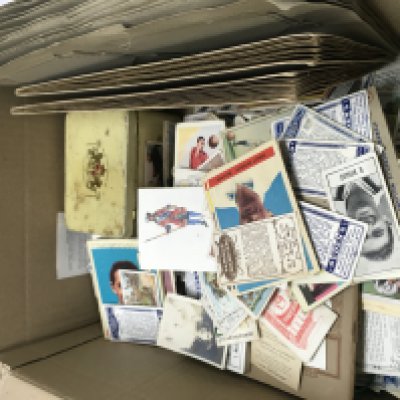 A box of Cigarette cards including R&J hill, Ogdens, Wills etc