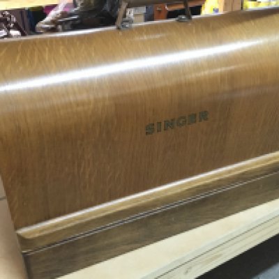 Sewing singer machine. This lot cannot be posted